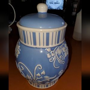 Blue flower cookie jar